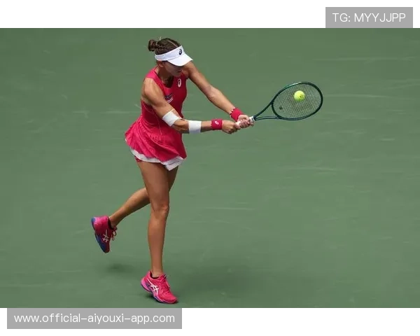 从球场到红毯，萨巴伦卡轻松驾驭多重身份，萨巴伦卡图片