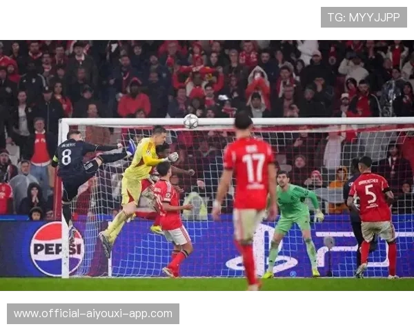 皇家马德里再次遭遇本菲卡,穆里尼奥率队重返伯纳乌球场 皇家马德里再次遭遇本菲卡,穆里尼奥率队重返伯纳乌球场